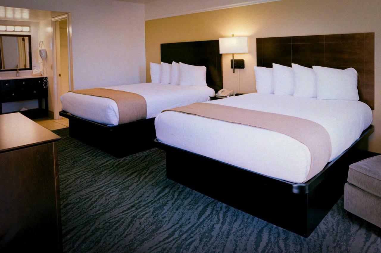 Pines Inn & Suites Cottonwood Exterior photo